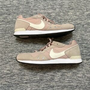 Nike Venture Runner Pink Oxford Running Shoes Ladies 11.5